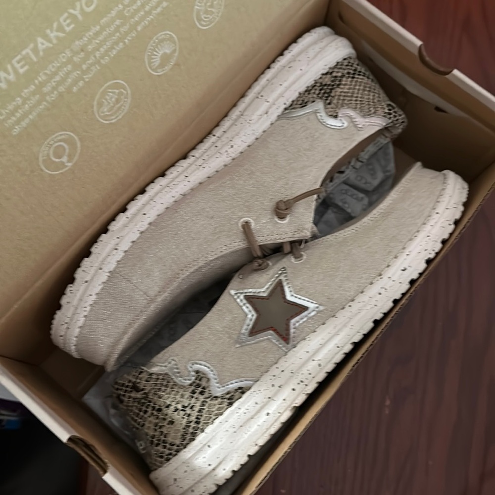 Hey dudes women’s size 9